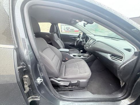 Used 2018 Chevrolet Malibu LT FWD image 11