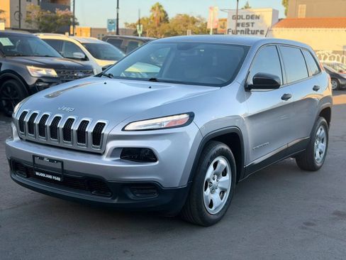 Used 2017 Jeep Cherokee Sport FWD image 1