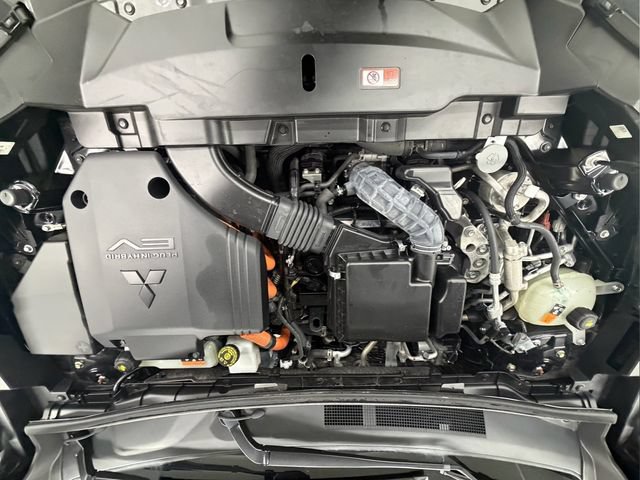 Used 2024 Mitsubishi Outlander 4WD Plug-In Hybrid image 9