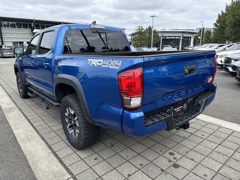 Used 2017 Toyota Tacoma TRD Off-Road w/ Premium & Technology Package AWD/4WD image 7