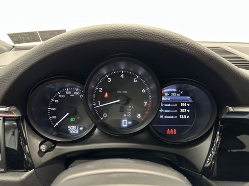 Certified 2026 Porsche Macan AWD/4WD image 24