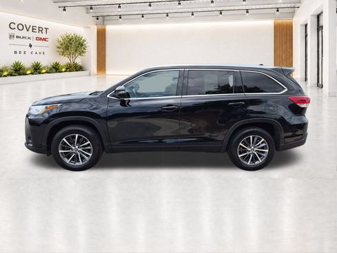 Used 2017 Toyota Highlander XLE FWD image 6