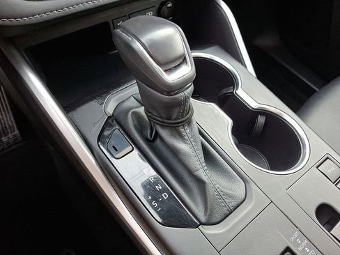 Used 2024 Toyota Highlander XLE image 16