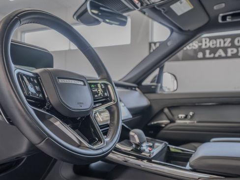 Used 2025 Land Rover Range Rover Sport SE image 7