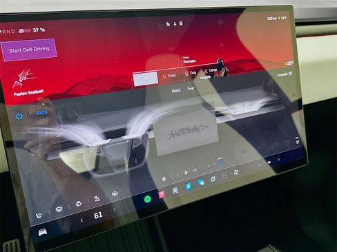 Used 2024 Tesla Cybertruck AWD Crew Cab image 15