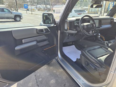 Used 2023 Ford Bronco Badlands image 10