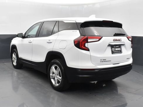 Used 2024 GMC Terrain SLE image 5