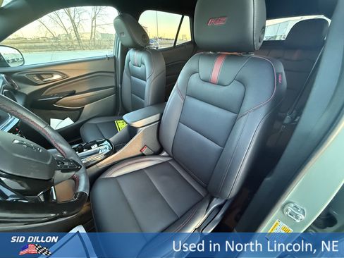 Used 2024 Chevrolet Trax RS w/ Sunroof Package image 17