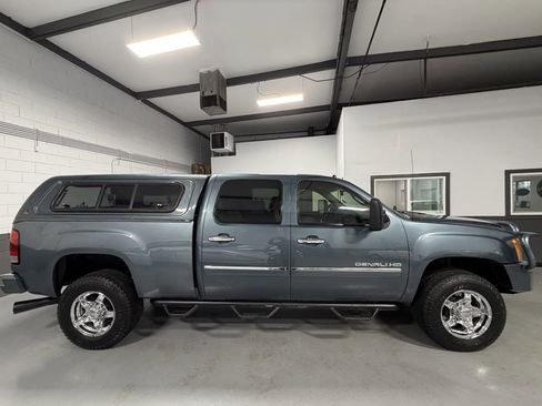Used 2011 GMC Sierra 3500 Denali image 3