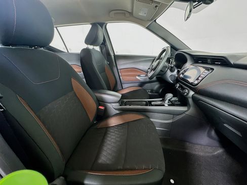 Used 2024 Nissan Kicks SR image 28
