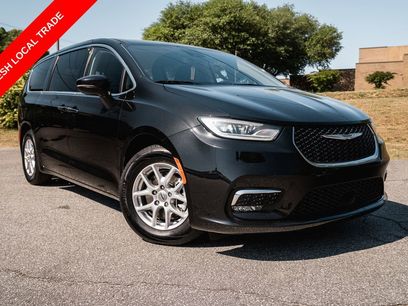 Used 2023 Chrysler Pacifica Touring-L