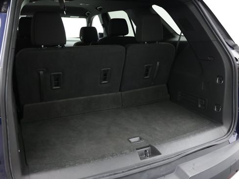 Used 2023 Chevrolet Traverse LT FWD image 37