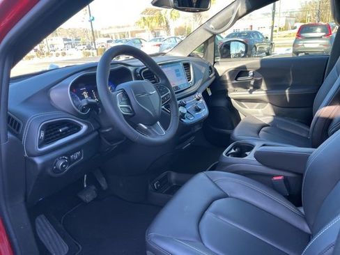 New 2026 Chrysler Pacifica Select image 6