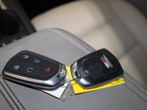 Certified 2022 Cadillac XT4 Luxury w/ Cold Weather Package image 16