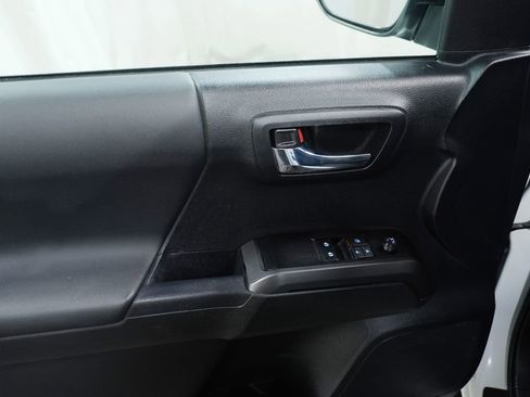 Used 2023 Toyota Tacoma TRD Sport w/ Technology Package image 18