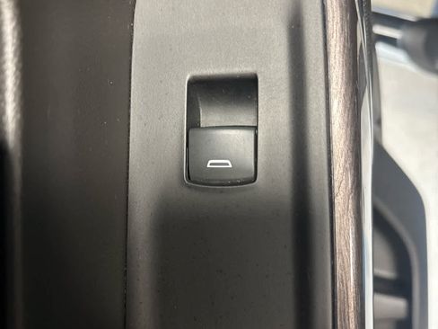 Used 2022 Chevrolet Silverado 1500 LTZ AWD/4WD image 29