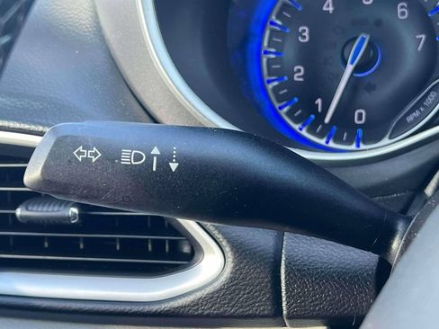 Used 2023 Chrysler Pacifica Touring-L FWD image 25