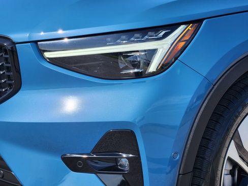 Used 2023 Volvo XC40 B5 Ultimate w/ Protection Package Premier AWD/4WD image 8