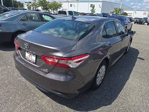 Used 2019 Toyota Camry LE FWD image 5