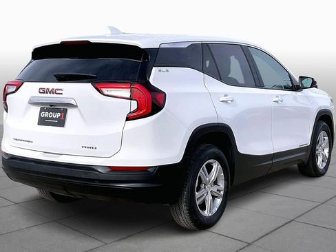 Used 2024 GMC Terrain SLE image 12