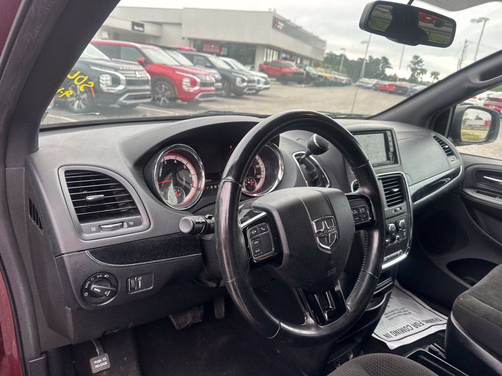 Used 2018 Dodge Grand Caravan SE FWD image 14