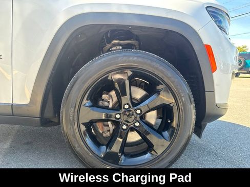 Used 2023 Jeep Grand Cherokee L Laredo AWD/4WD image 17
