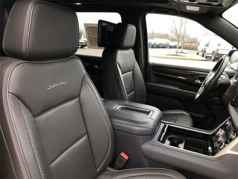 Used 2021 GMC Yukon XL Denali w/ Denali Premium Package image 42