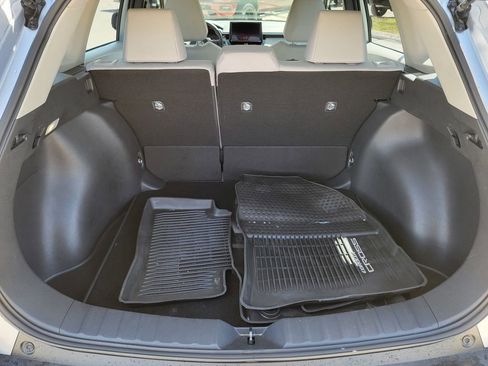 Used 2025 Toyota Corolla Cross L image 18