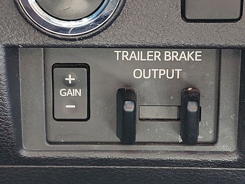 Used 2021 Toyota Tundra Platinum image 25