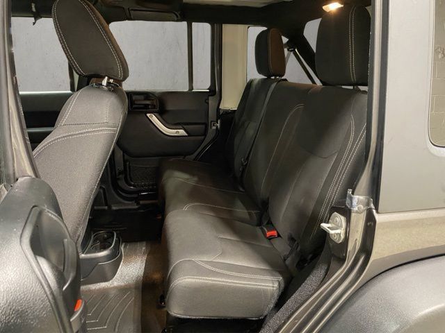Used 2017 Jeep Wrangler Unlimited Rubicon w/ Connectivity Group AWD/4WD image 24