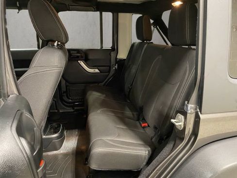Used 2017 Jeep Wrangler Unlimited Rubicon w/ Connectivity Group AWD/4WD image 24