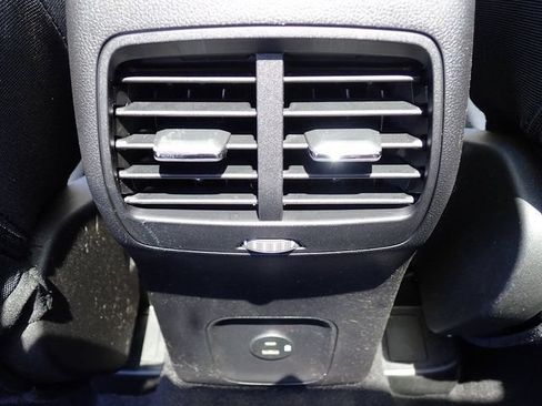 Used 2022 Ford Escape SE w/ SE Sport Appearance Package AWD/4WD image 19