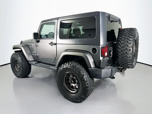 Used 2018 Jeep Wrangler Sahara w/ Connectivity Group AWD/4WD image 3