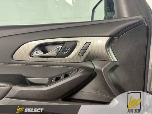 Used 2022 Chevrolet Traverse Premier w/ Redline Edition FWD image 18