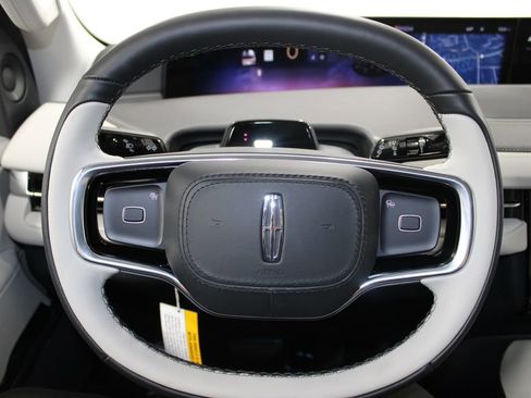 New 2026 Lincoln Navigator Premiere AWD/4WD image 39
