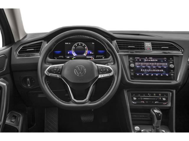 Used 2023 Volkswagen Tiguan SE w/ Panoramic Sunroof Package FWD image 7