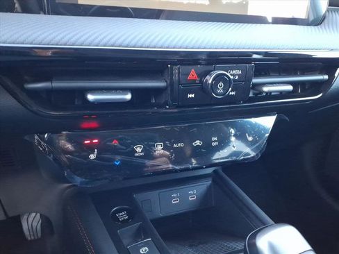 New 2026 Nissan Kicks SR image 12