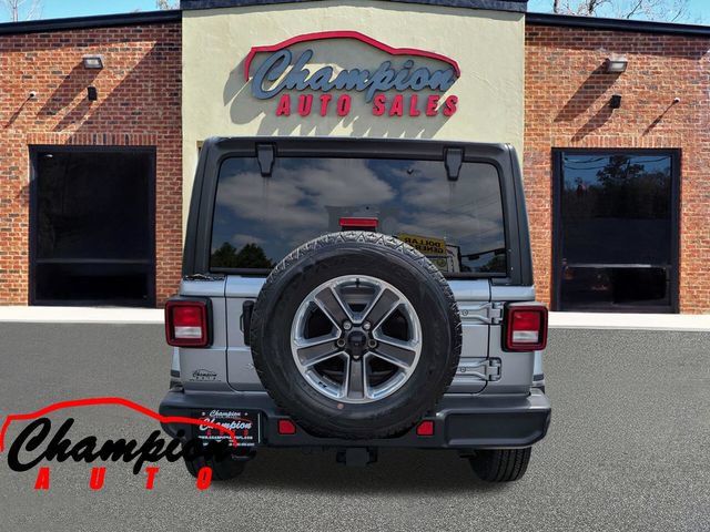Used 2018 Jeep Wrangler Unlimited Sahara AWD/4WD image 8