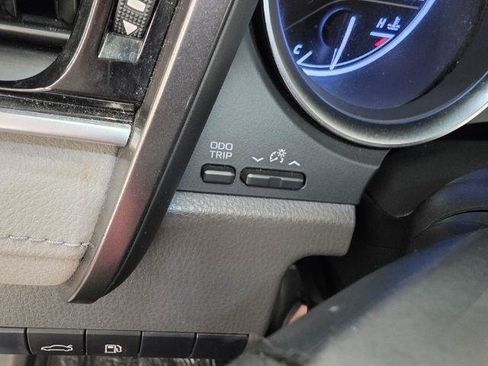Used 2018 Toyota Camry LE FWD image 21