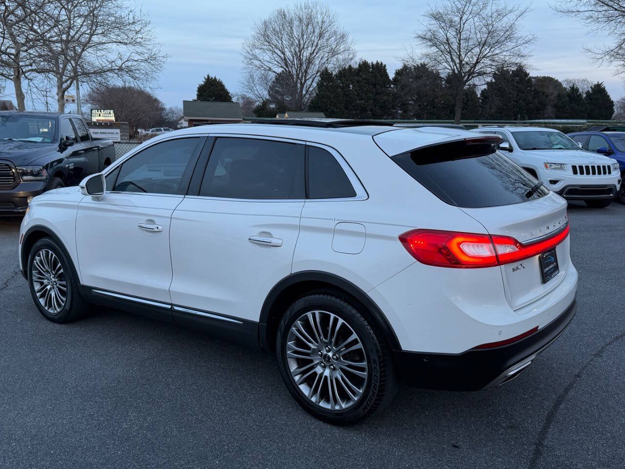 Used 2016 Lincoln MKX Reserve w/ Technology Package FWD image 5