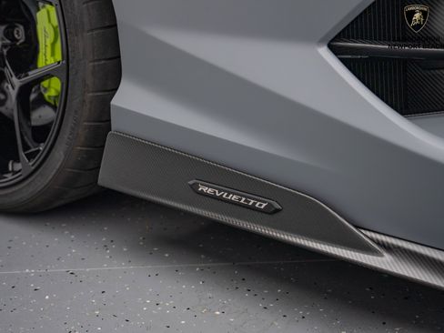 Used 2024 Lamborghini Revuelto image 8