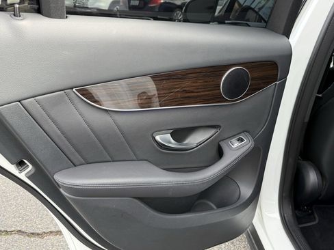 Used 2020 Mercedes-Benz GLC 300 image 23