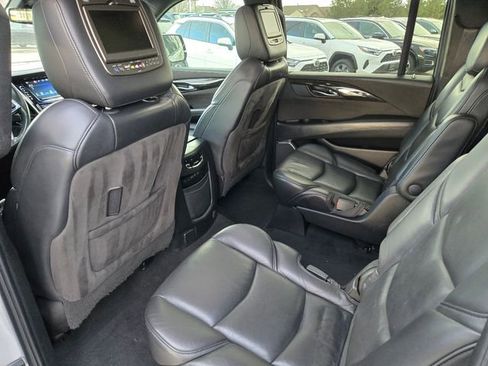 Used 2018 Cadillac Escalade ESV Platinum image 40
