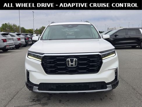 Used 2025 Honda Pilot Touring image 2