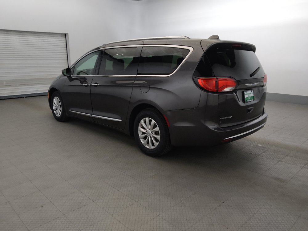 Used 2018 Chrysler Pacifica Touring-L FWD image 3