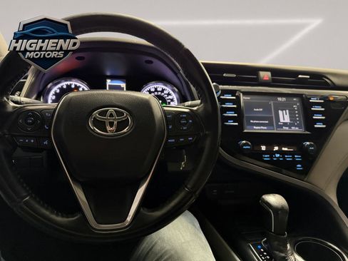 Used 2019 Toyota Camry SE FWD image 22