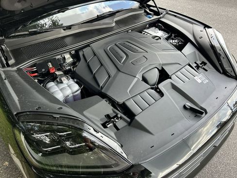 Certified 2025 Porsche Cayenne image 21