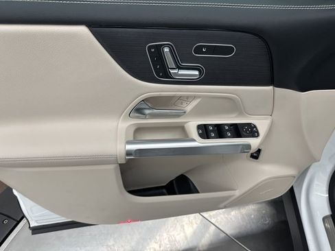 Used 2026 Mercedes-Benz GLB 250 image 11