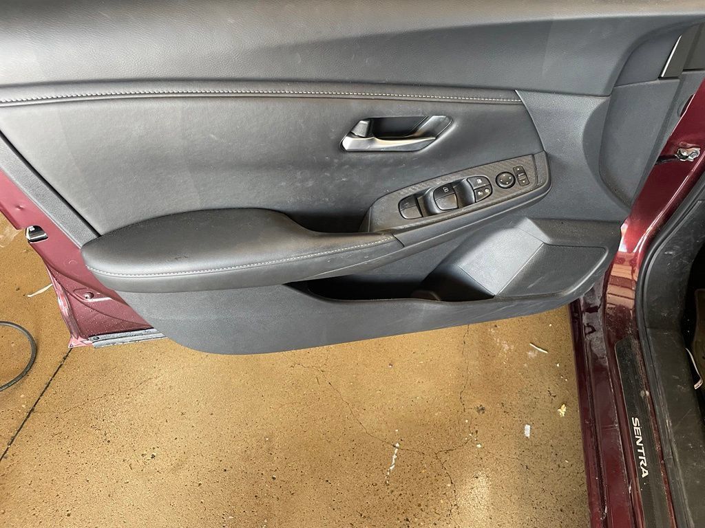 Certified 2025 Nissan Sentra SV FWD image 9