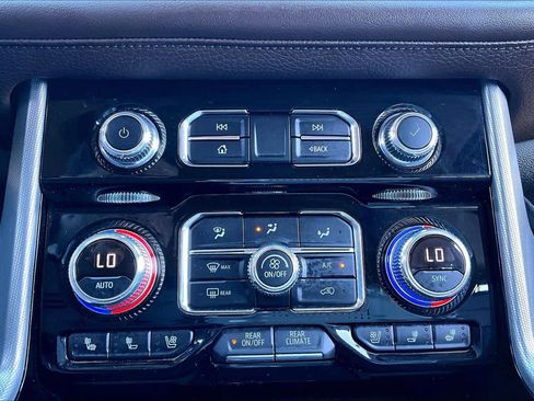 Used 2022 GMC Yukon XL Denali image 34